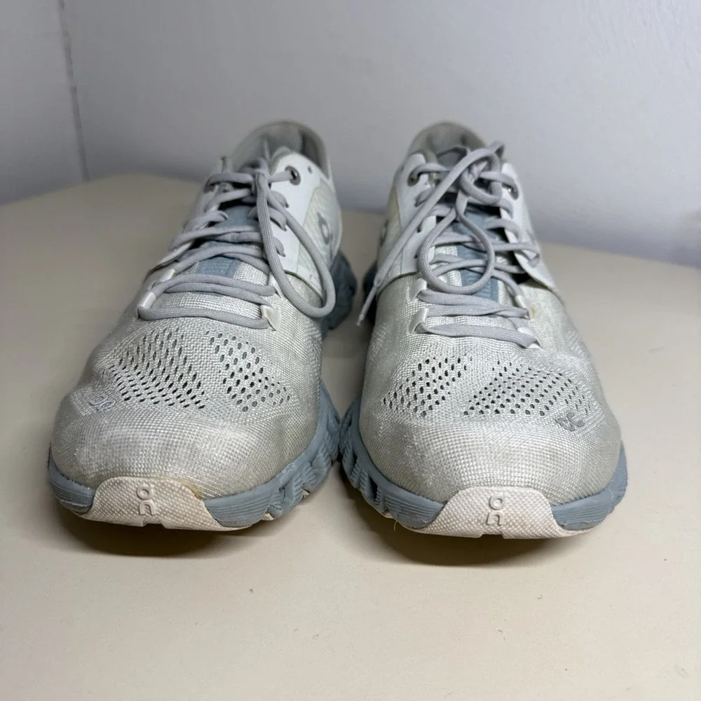 On Running Women's Light Grey Athletic Shoes Size (9) 40.99036
